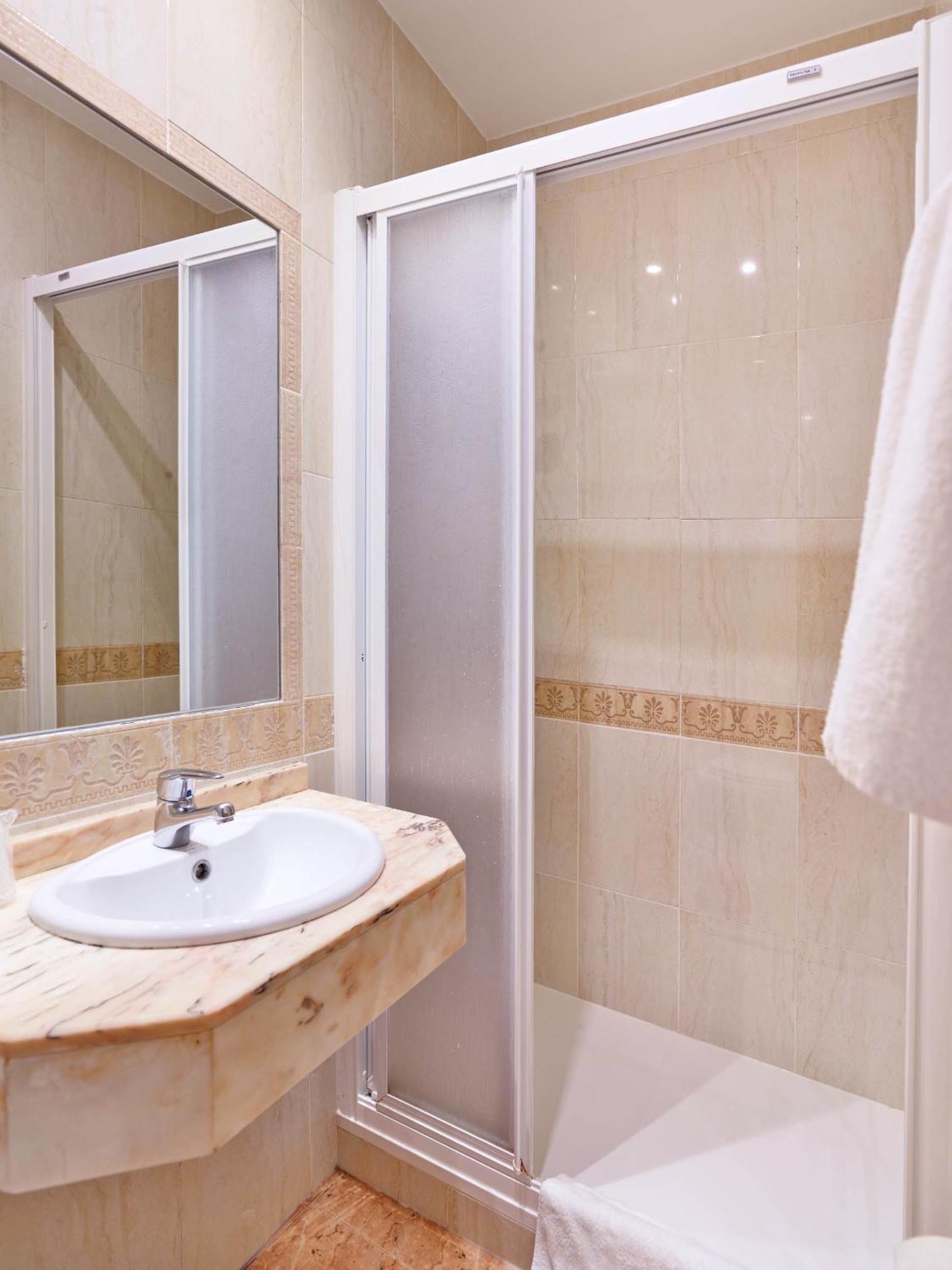 Hostal Bianco Madrid Exterior photo
