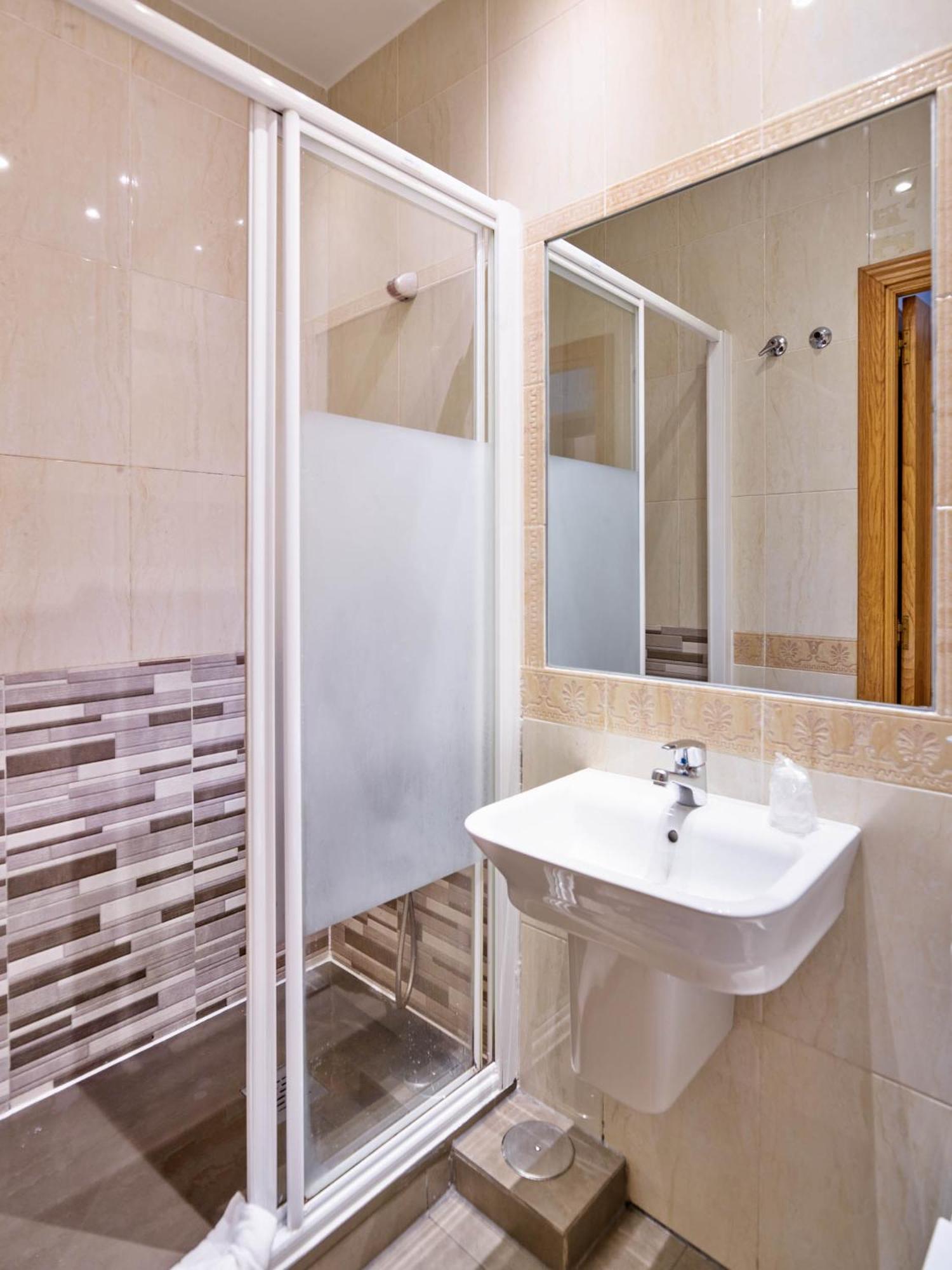 Hostal Bianco Madrid Exterior photo