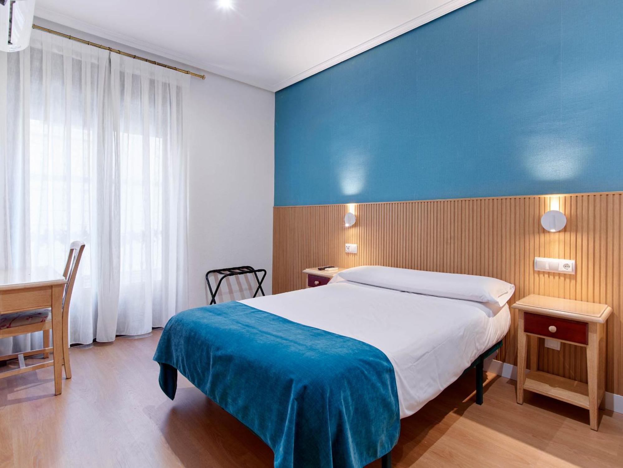 Hostal Bianco Madrid Exterior photo