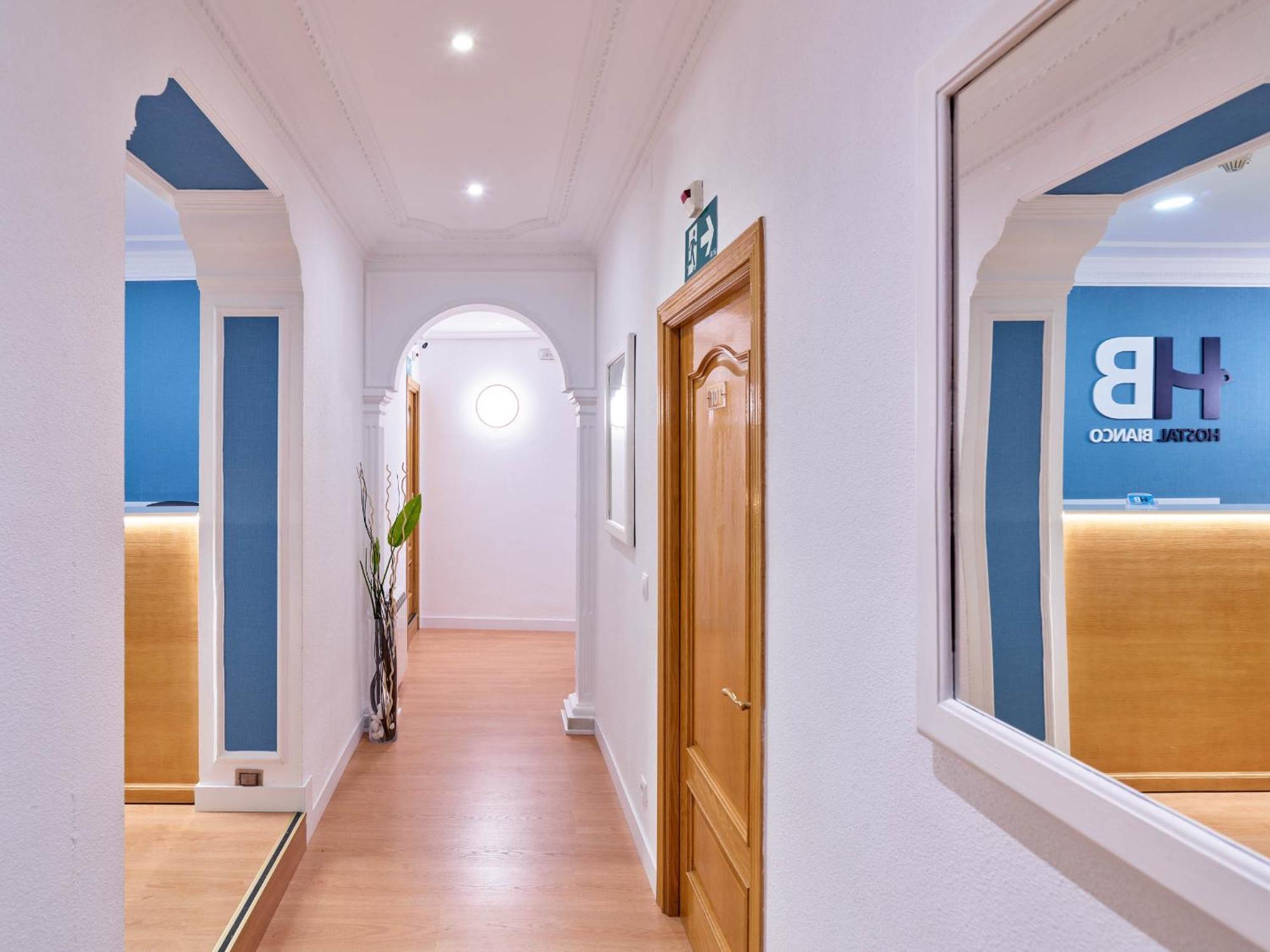 Hostal Bianco Madrid Exterior photo